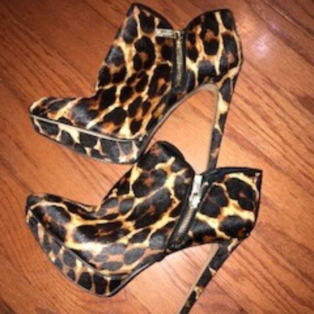 JESSICA SIMPSON BOOTIES LEOPARD PRINT